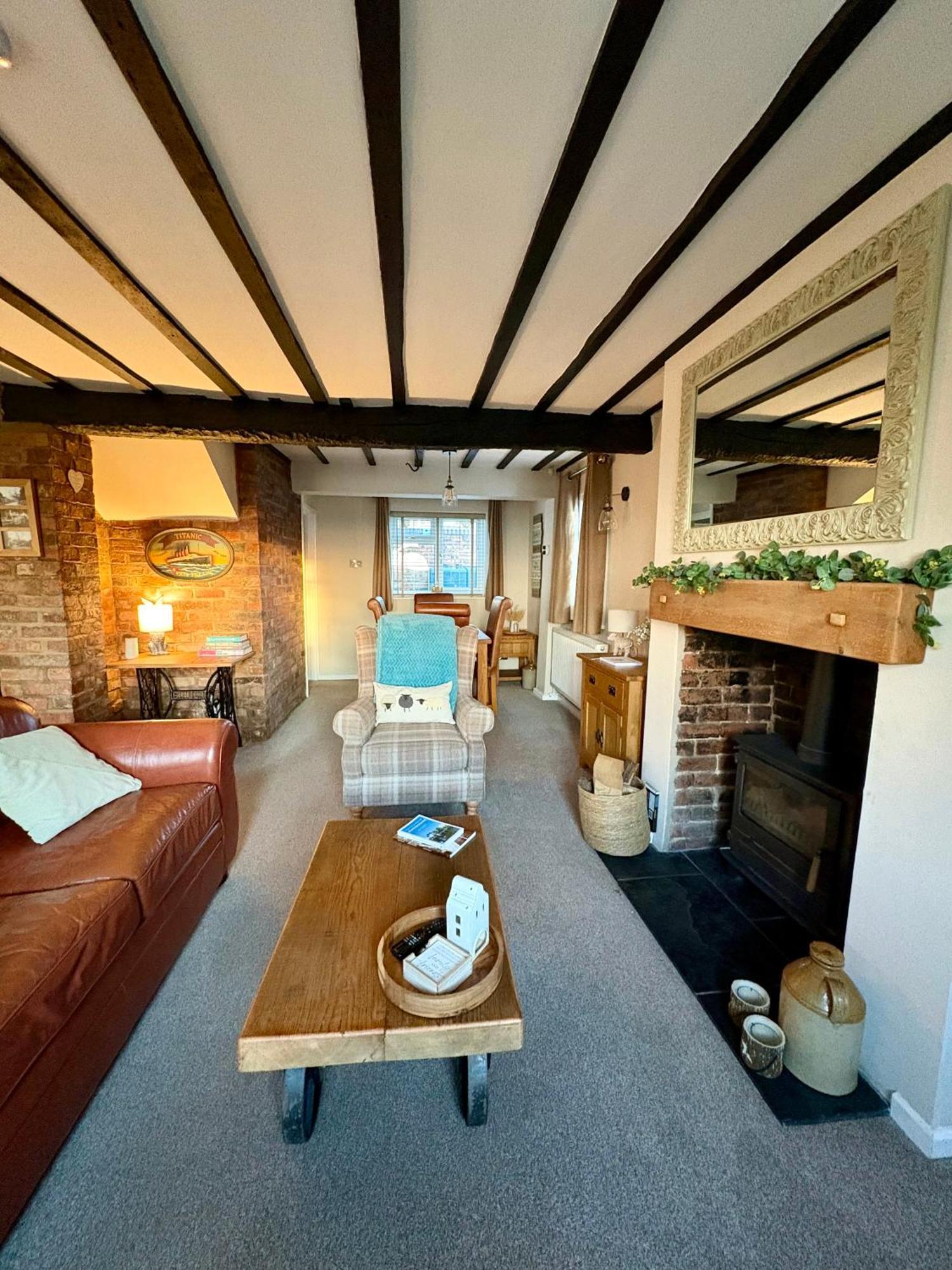 Fitzherbert Cottage Swynnerton Exterior photo